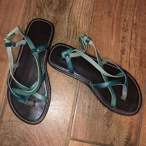 Report dark and light turquoise sandals size 6